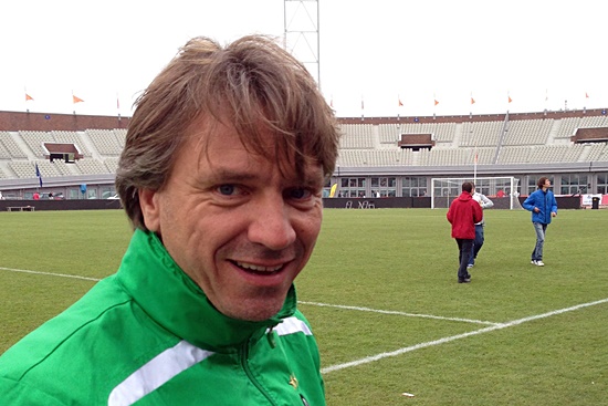 Borussias U19-Coach Horst Steffen beim Turnier 'Copa Amsterdam' (Foto: Jan van Leeuwen / TORfabrik.de)